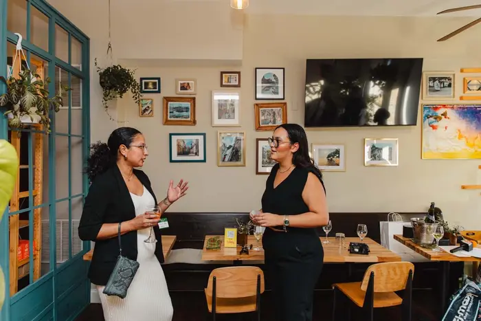 Two guests exchanging contacts at the first Colado Latino Network event in Baltimore